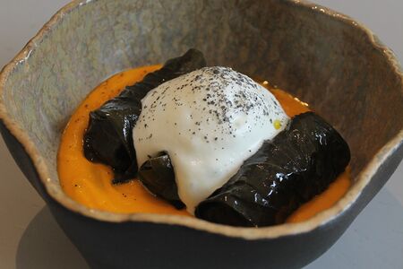 Томленая оленина в винoградном листе