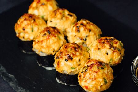 Запечённый Спайси-ролл с курицей