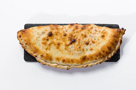 Кальцоне с ветчиной и сыром