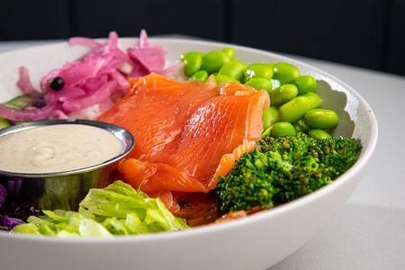 Боул с малосольным лососем