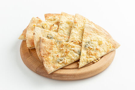 Фокачча с горгонзолой и кедровыми орехами