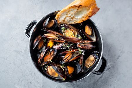 Мидии в белом вине