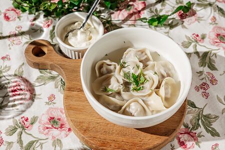 Сибирские пельмени со сметаной