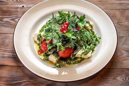 Салат из пряных томатов