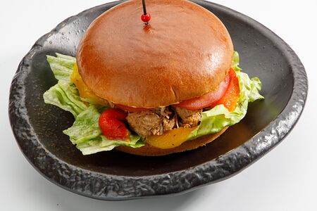 Бургер с рваной свининой