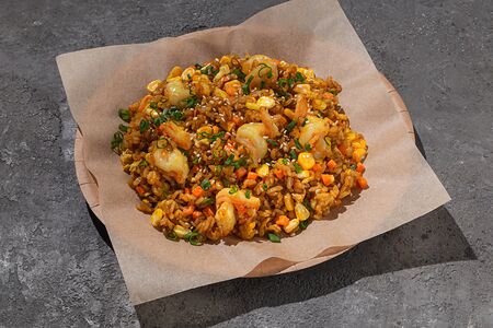 Жареный рис с курицей