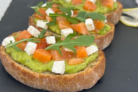 Брускетта с семгой