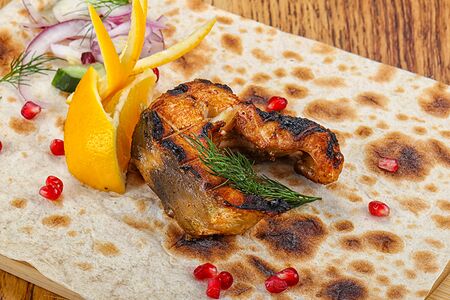 Стейк из осетрины на углях