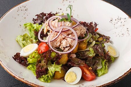 Салат с тунцом