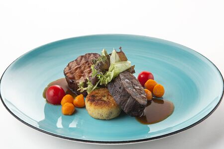 Медальоны из говядины