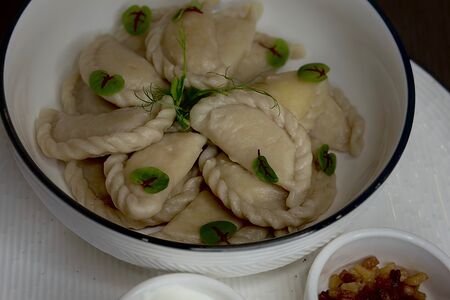 Вареники с картошкой и шкварками