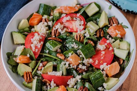 Салат с семгой, авокадо 