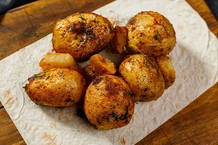 Картошка с салом на углях