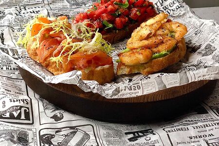 Брускетта с лососем