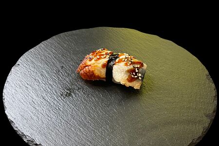 Суши с угрем
