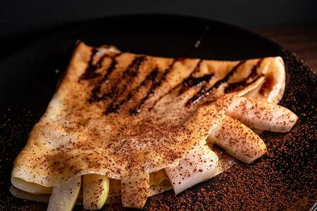 Блин с грушей и шоколадом