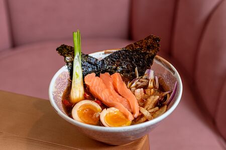 Рамэн с лососем