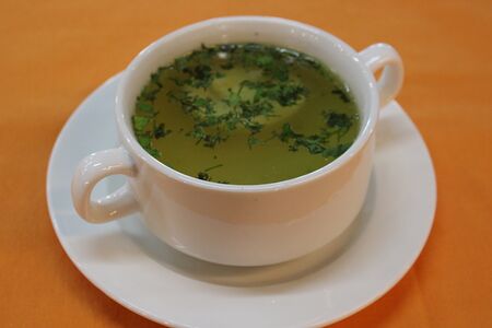 Бульон куриный с яйцом