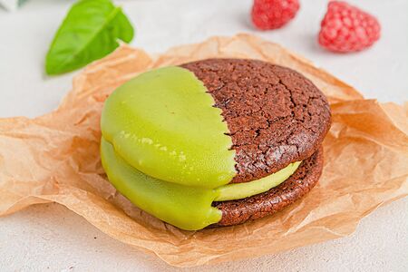 Вуппи-пай матча-черника