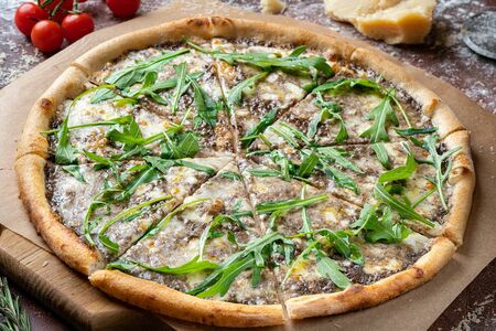 Пицца с пастой из черного трюфеля