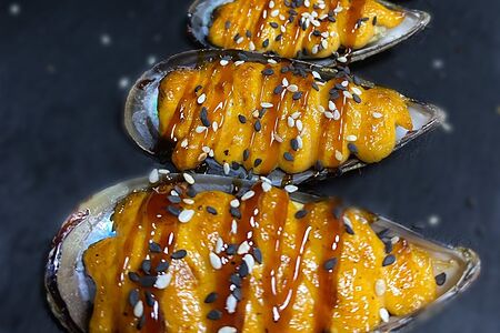 Запеченные мидии в спайси соусе