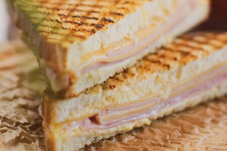 Сэндвич с ветчиной и сыром