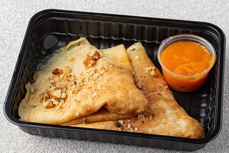 Блинчики с яблоками, грецким орехом и тыквенным джемом