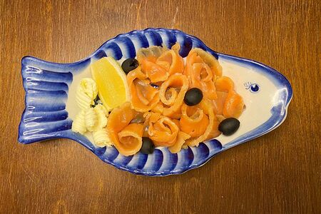 Сёмга слабого посола с укропом и маслом