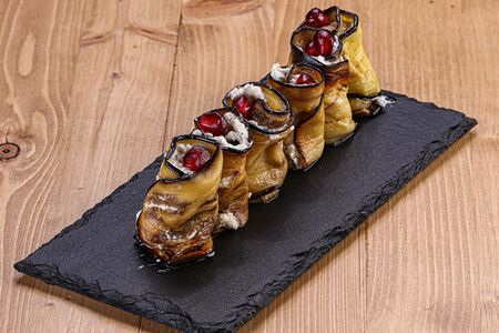 Рулетики из баклажана с сыром и зеленью