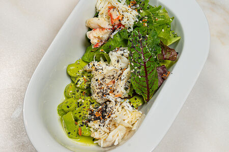 Зеленый салат с камчатским крабом