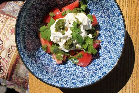 Томаты по-узбекски со страчателлой