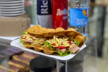 Вафля с ветчиной и сыром