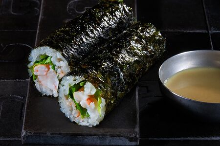 Хенд-ролл с креветкой