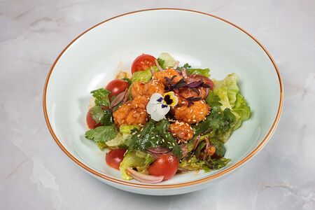 Салат с лососем