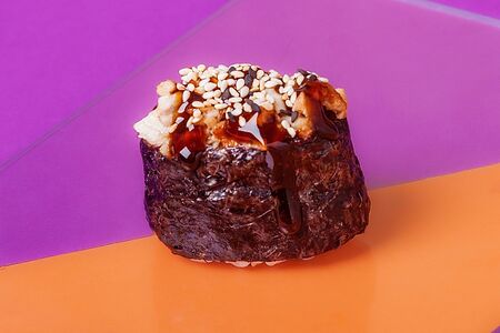 Гункан с угрем