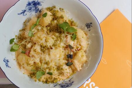 Ньокки с крабом и фисташками