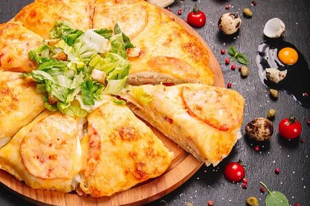 Четырёхэтажная этажная пицца Цезарь