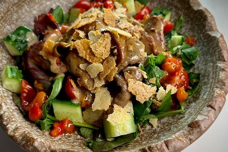 Салат с телячьим языком и домашним лечо