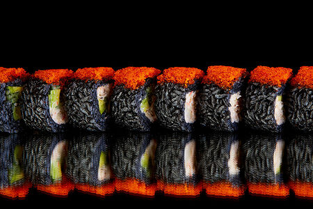 Калифорния black с камчатским крабом