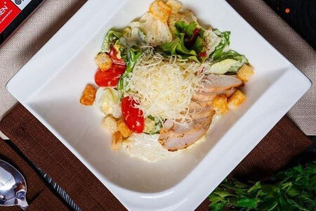 Цезарь с курицей