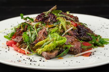 Теплый салат с телятиной