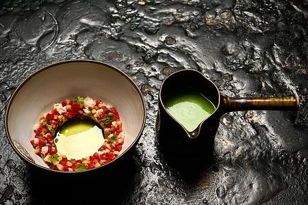 Зеленый гаспачо с креветками