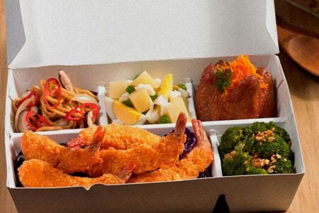 Комбо Wok my Box рамен острый цыпленок, салат Box Цезарь Утенок, Морс my Box Клюква