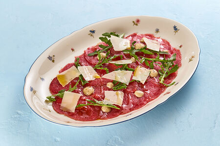 Карпаччо из говядины с трюфельным айоли