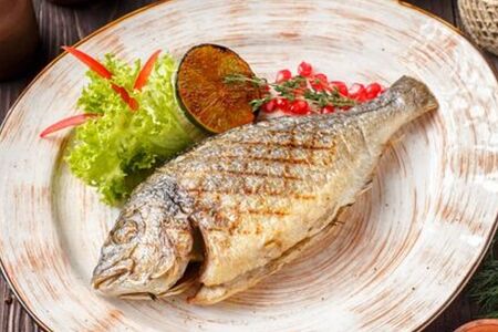 Дорадо, запеченная с лаймом