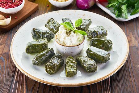 Долма с винoградными листьями