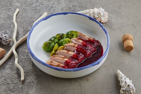 Утиное филе с брюссельской капустой