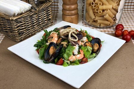 Салат с морепродуктами