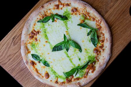 Буррата и базилик