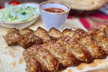 Люля-кебаб из курицы с грецким орехом